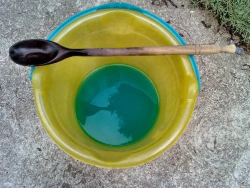 Mezcla bordelesa en soluciÃ³n azul